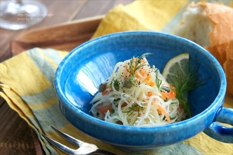 シャキシャキじゃがいもとスモークサーモンのサラダ