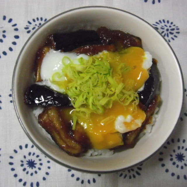 焼肉のたれで揚げナスと温泉玉のさっぱり丼