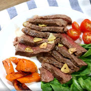 【にぎりっ娘。LIFE】安いお肉が!?ビールで柔らかジューシー!!美味しいステーキ♪