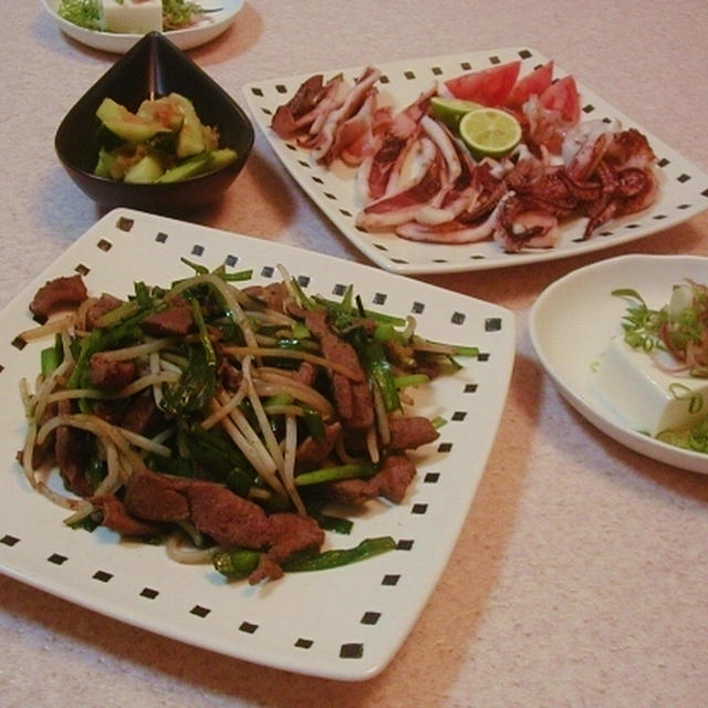 ニラレバ炒めと烏賊の一夜干しなど