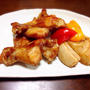鶏肉のオーブン焼きと黄色のポテトサラダ