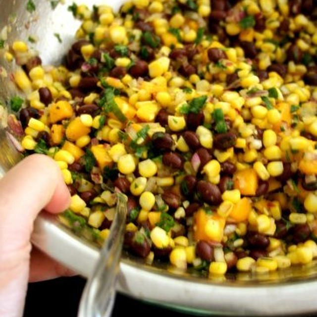 Black Bean Corn Mango Saladブラックビーン、コーン、マンゴーのサラダ