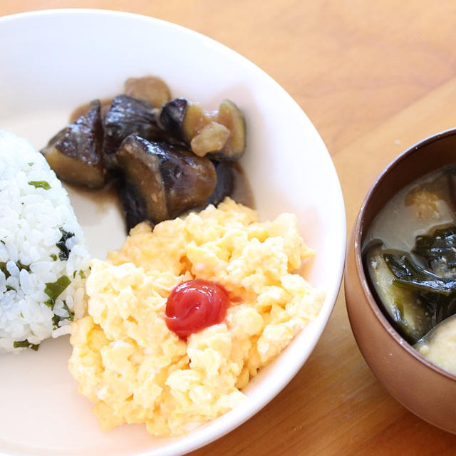 まだ火曜日だなんて…体が全然慣れない…そしていつかの朝ごはん…