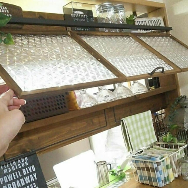 捨てるすのこを活用してカウンター上の棚をDIY