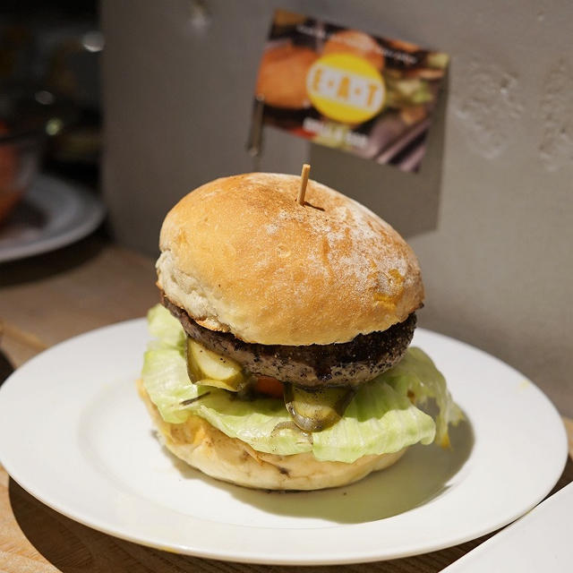 青山の人気ハンバーガー店が北参道へ移転でさらにダイナー的に♪『EAT GRILL&BAR』