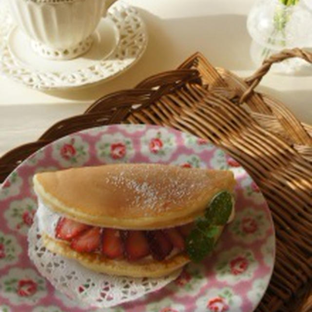 ホットケーキミックスでイチゴサンドオムレット By Midoriさん レシピブログ 料理ブログのレシピ満載