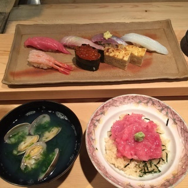 【緑が丘】笹丸　にぎりと丼のセット　新鮮な魚介類と赤酢飯の相性が抜群　住宅街にある洗練された寿司