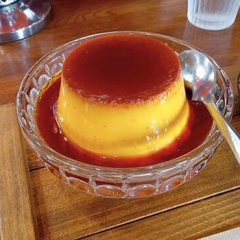 スズメノツノでプリン（国分寺）。