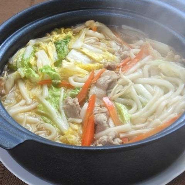 生姜でぽかぽか〜たっぷり白菜と豚肉の煮込みうどん。