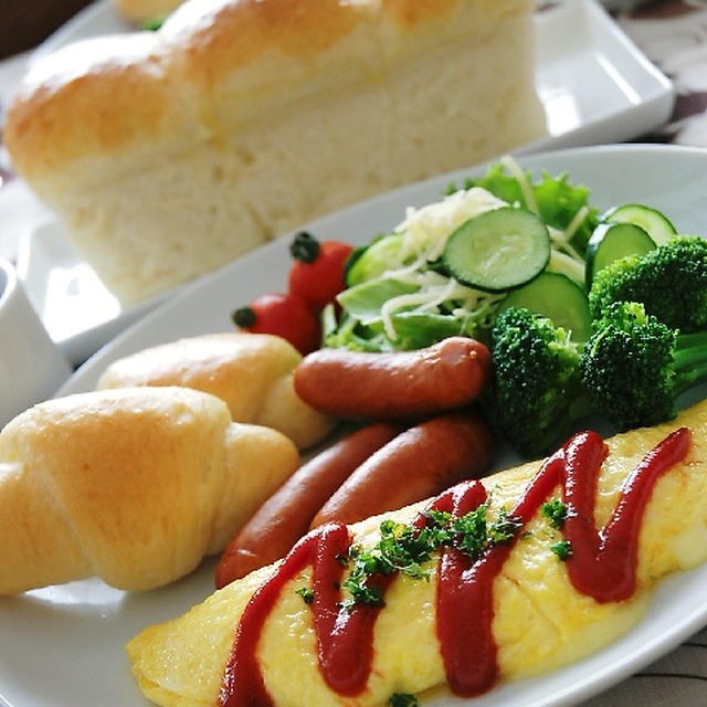 手作り生クリームブレッドとチーズinオムレツでカフェランチ