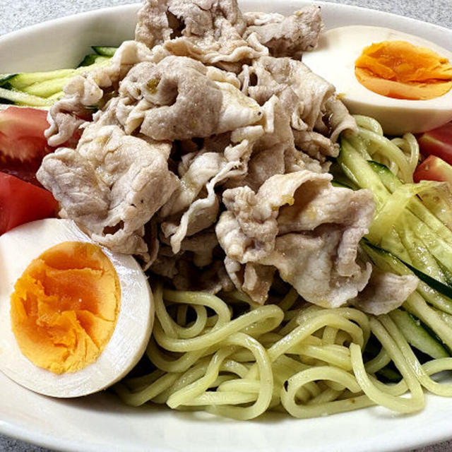 茶冷麺で冷やし中華＆芽が出てきた里芋♪