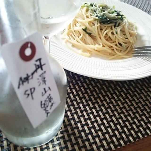昼から日本酒、蕎麦と？いいえ、しらすとほうれん草のペペロンチーノ