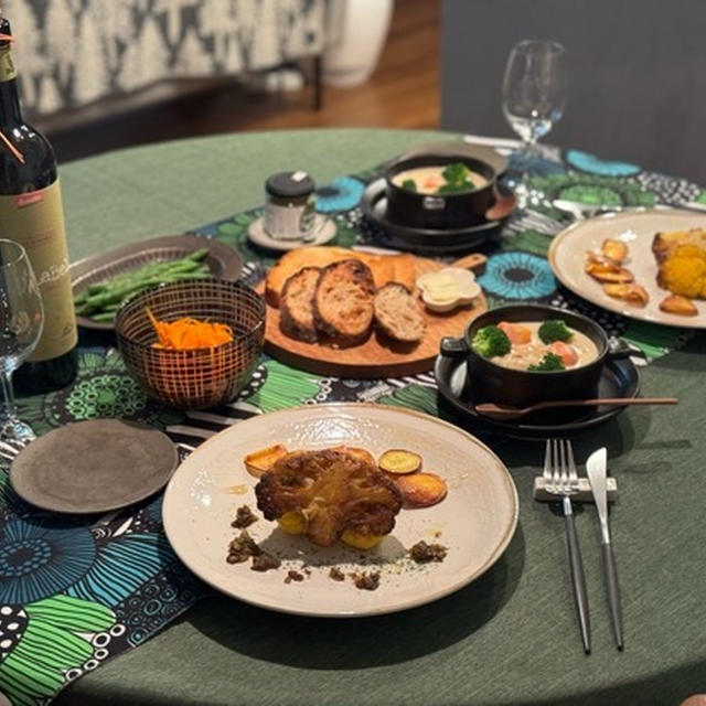 カリフラワーのロースト（←火傷したやつ）と、米粉のホワイトシチューとかの夜ごはん