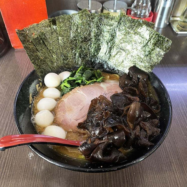 醤油豚骨ラーメン のり5枚とウズラ5個にキクラゲで啜る 〜壱系ラーメン〜
