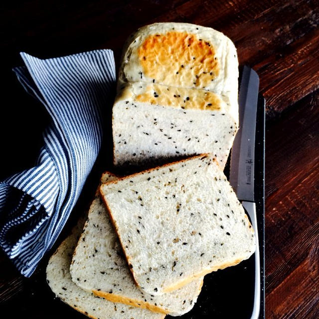 Sesame Pullman Loaf黒ごま食パン