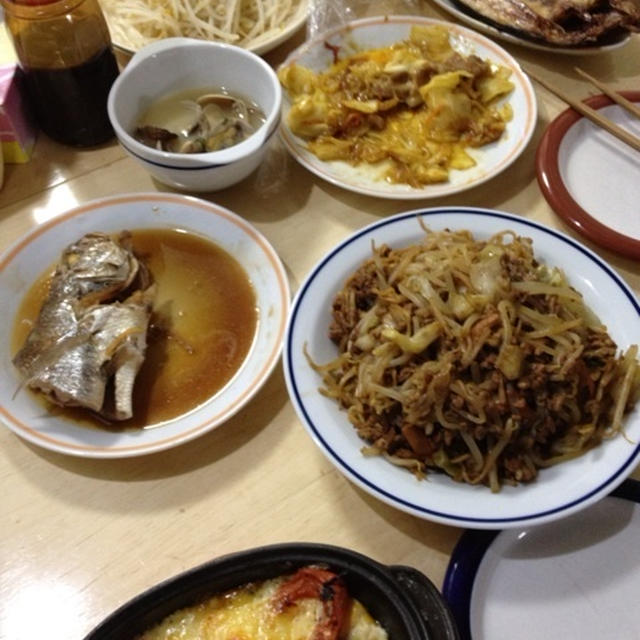 野菜たっぷり焼きそば・ホッケの開き・チーズトマト