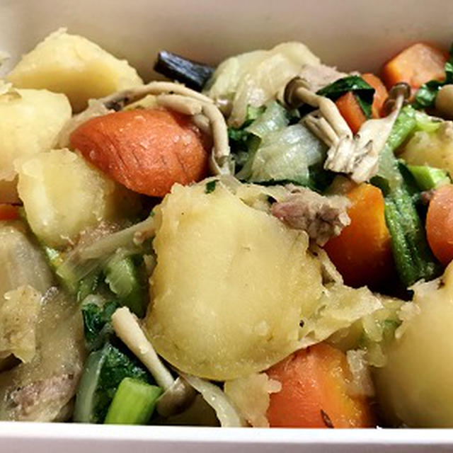 新じゃがで肉じゃがとお赤飯♪