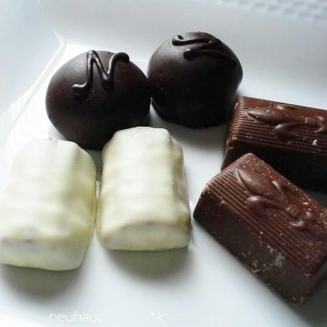 ノイハウスのチョコレート＊今日のお花 コデマリ（小手毬）