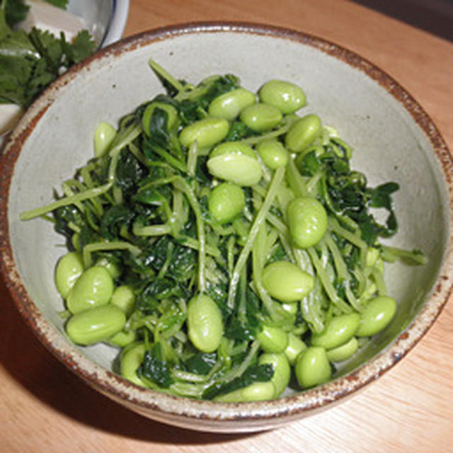 雪は何処へ～ 豆苗と枝豆の中華風和え物