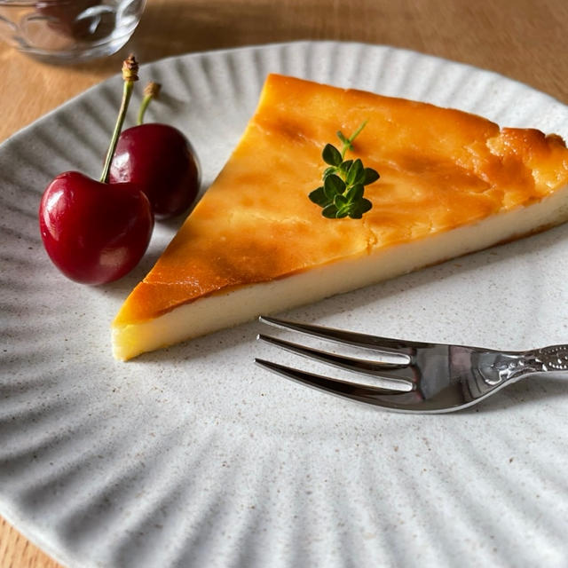 ベイクドチーズケーキ、りんごのスコーン、レアチーズケーキとりんごの甘煮