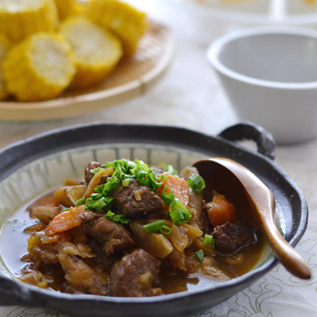 煮汁とごはんまでどうぞー牛すね肉と根菜の黒酢煮(圧力鍋)。と、野菜のおかず。