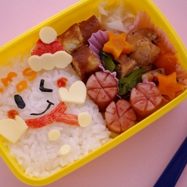 詰めるだけご飯でクリスマスゆきだるまのキャラ弁当