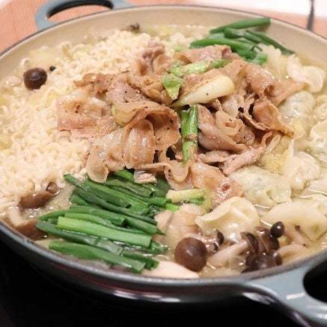 ★ラーメン＆餃子でＷハッピー鍋・#今日の飯テロ