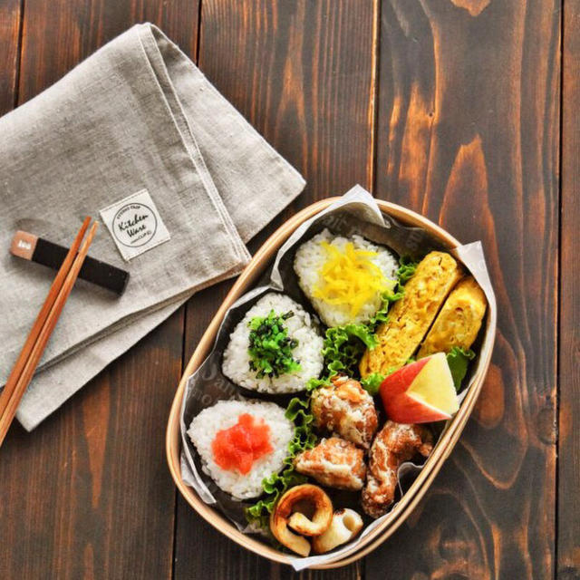 【男子高校生弁当］彩りおむすび＃曲げわっぱ 〜 りんごって甘いの巻〜