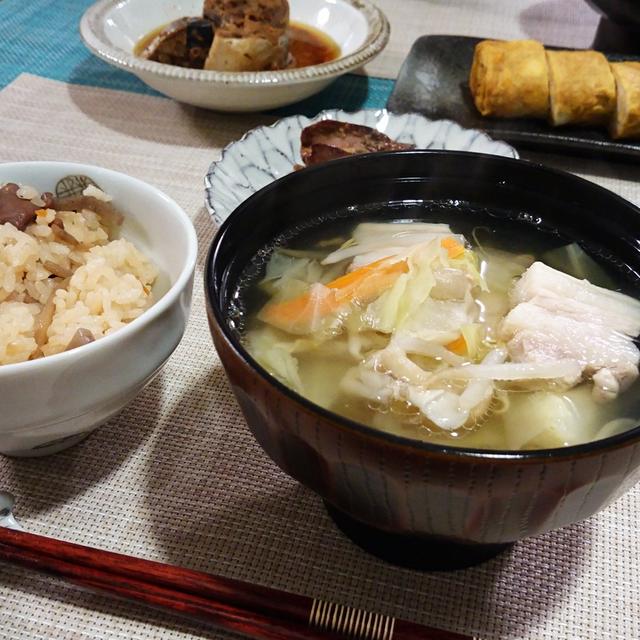 【2017年10月23日の晩ごはん】*豚バラ肉とカット野菜の生姜塩スープ
