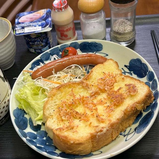 5.31【家ごはん・朝】小エビのワンパン焼き❣️ﾃﾞｽ。