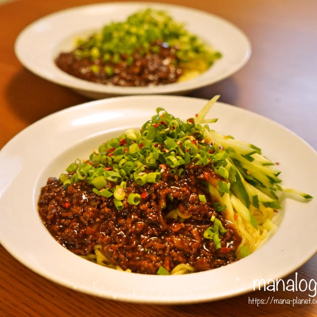 牛肉のピリ辛ジャージャー麺で、暑い日のお家ランチ