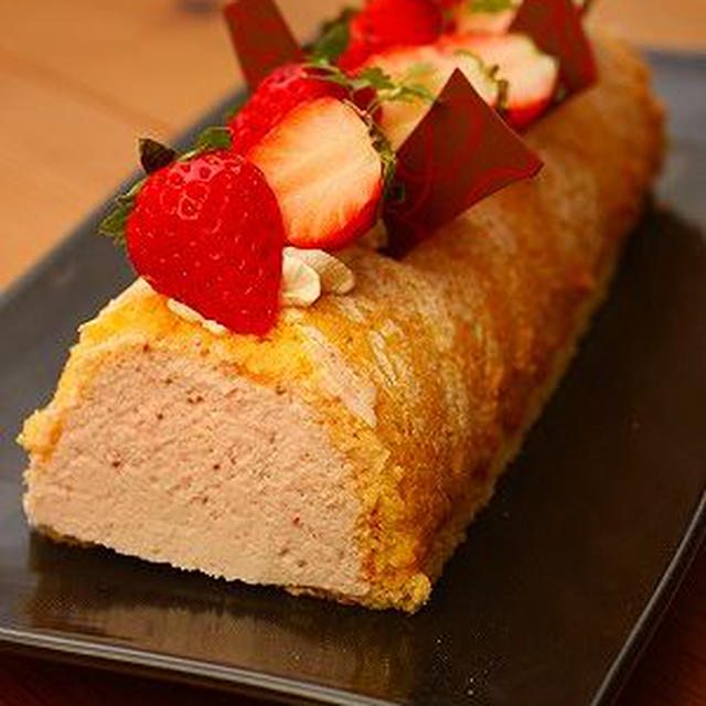 いちごムースケーキ