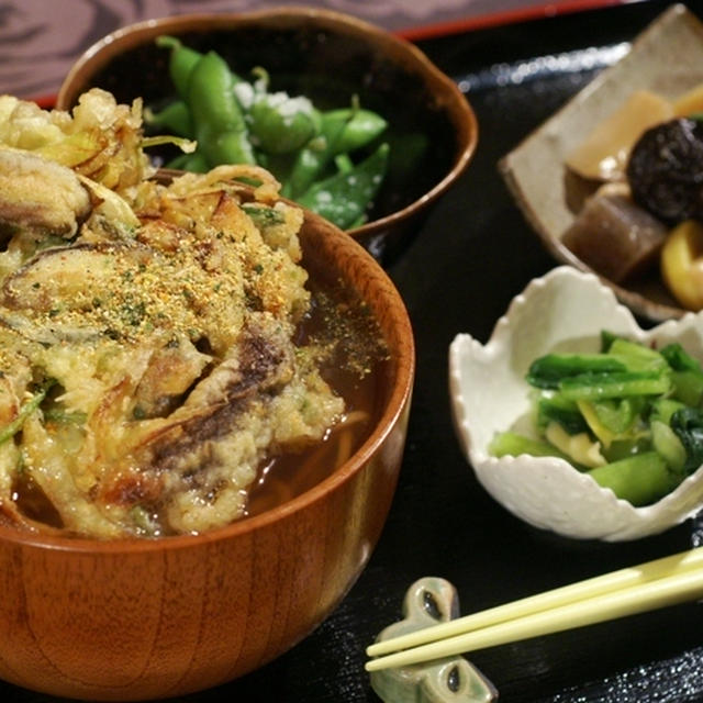 年越し蕎麦はジャンボ掻き揚げ蕎麦／日中は飯山温泉と散策を楽しみました。
