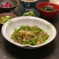 一本で八方使える八方だしを使いこなそう「ピーマンとこんにゃくと肉いため」「しめじ炊き込みご飯」