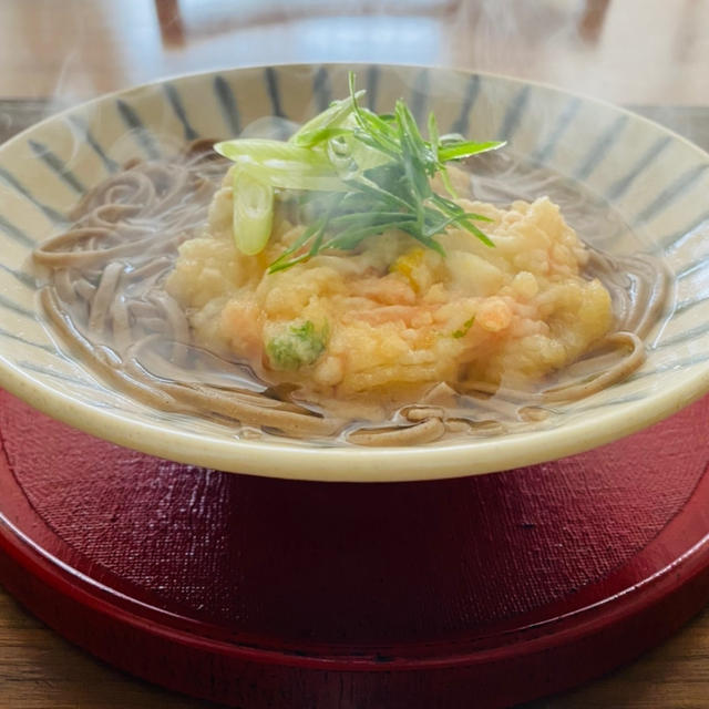 ちょっと寒くて、温かいお蕎麦です ！