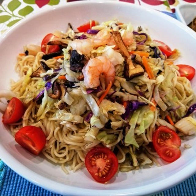 普通の日 ～ シーフートミックスとキャベツの油麺