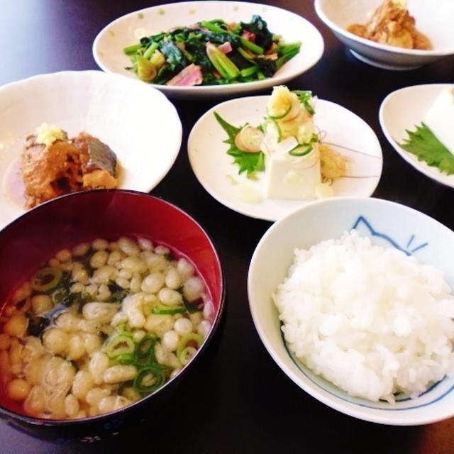 滋味なメニューってごはんがすすむわ（笑）鯖の味噌煮缶なんぞ