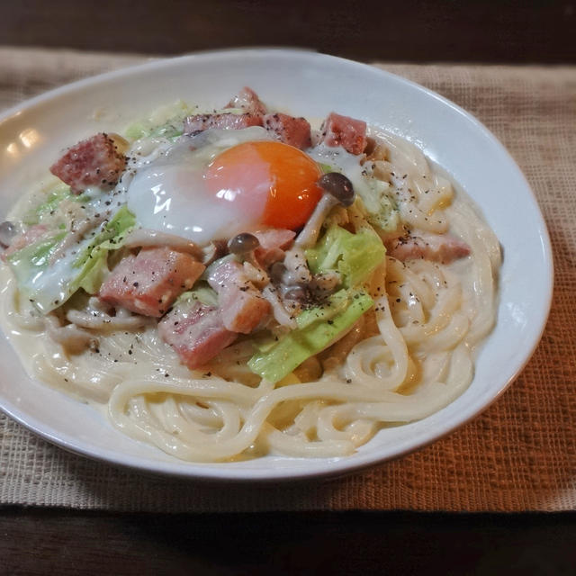 春キャベツとキノコの和風カルボナーラうどん