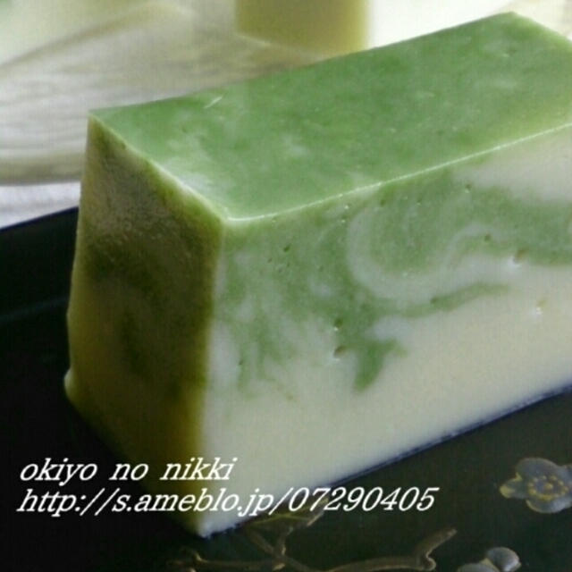 ぷるっともちっと抹茶豆腐のミルク羊羮。