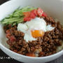 混ぜるだけ！献立いろいろみそで作る「旨味たっぷりトマト肉味噌丼」