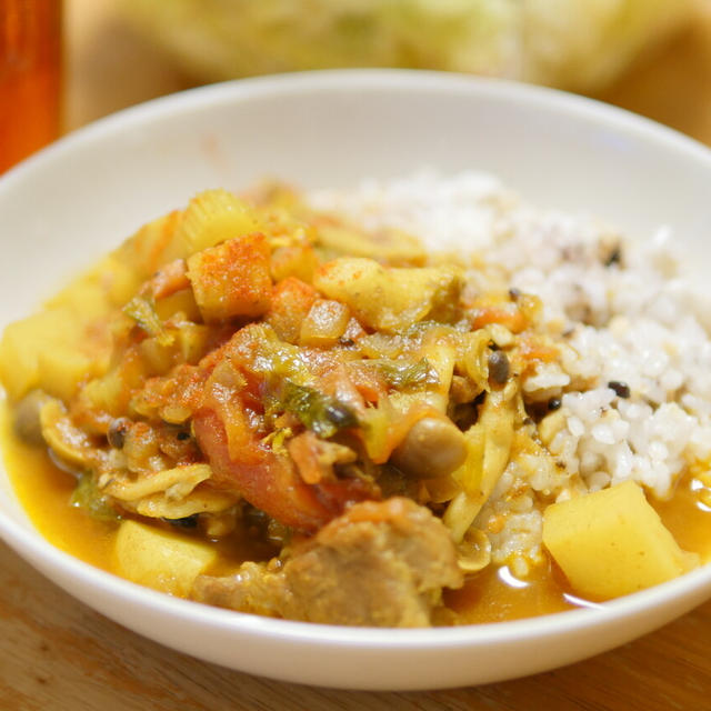 【レシピ】新じゃが🥔たっぷり！スパイスポークカレー。さいの目切りの新じゃがと、ゴロっと豚🐷肉が味わい深い