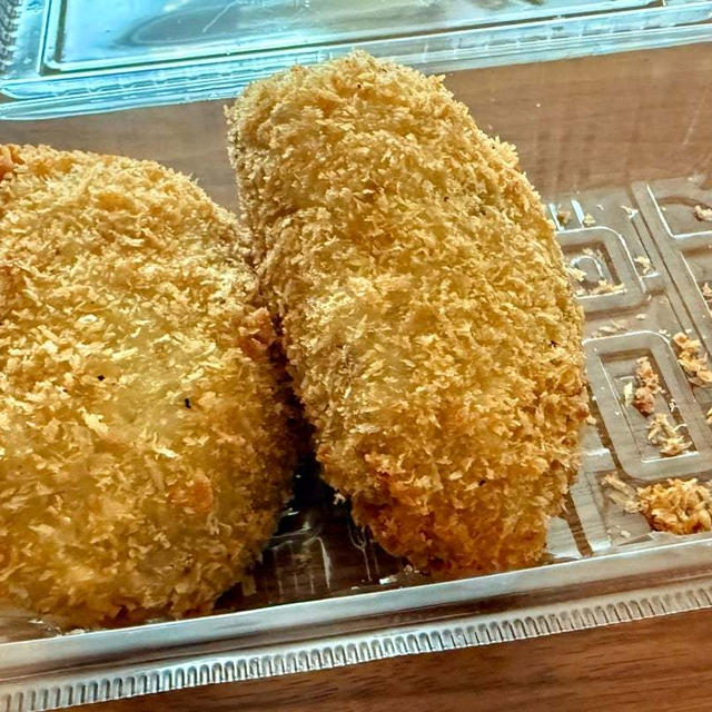 今日のお昼は、コープのお寿司とお肉屋さんのコロッケ！