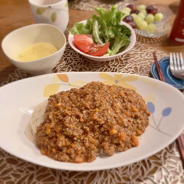 娘帰ってきた！喜んでくれた特製ミートソーススパ　晩ごはん