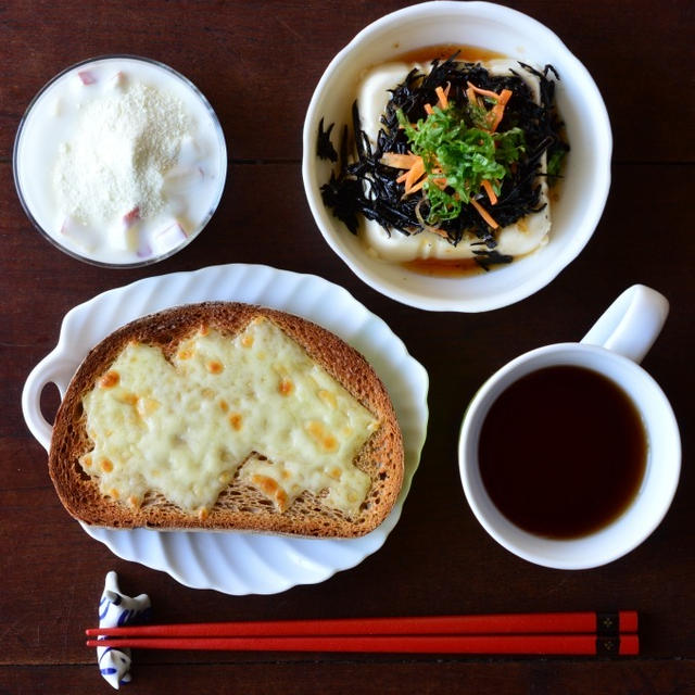 豆腐とひじきの和風サラダで朝ごはん
