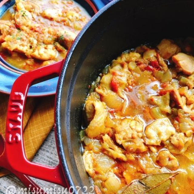 詰めて煮るだけ！無水チキンカレー【staub】