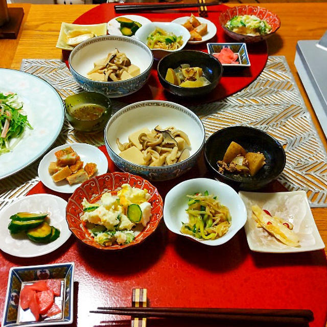 キャリーオーバー酸辣湯鍋、水菜とカニかまのエスニックサラダと小鉢８品で晩酌