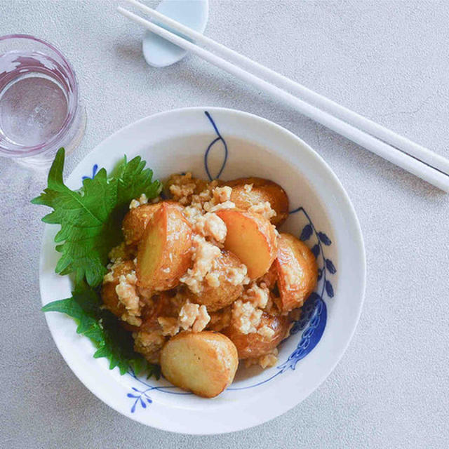 新じゃがの肉味噌炒め