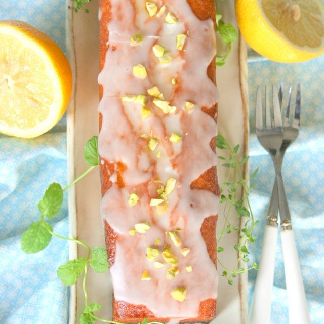 Lemon Yogurt Cake with Pistachioピスタチオのせレモンヨーグルトケーキ