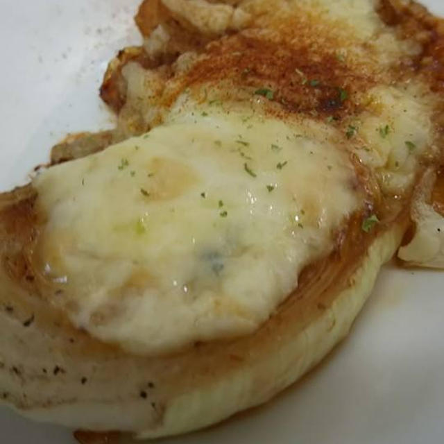 玉ねぎのステーキ　チーズでとろん