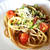 新鮮なズッキーニとトマトのパスタ
